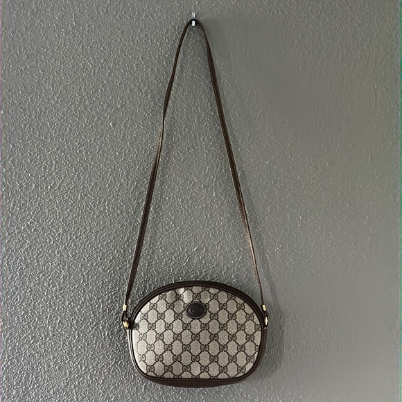 Authentic Gucci Vintage Interlocking G - Picture 4 of 15